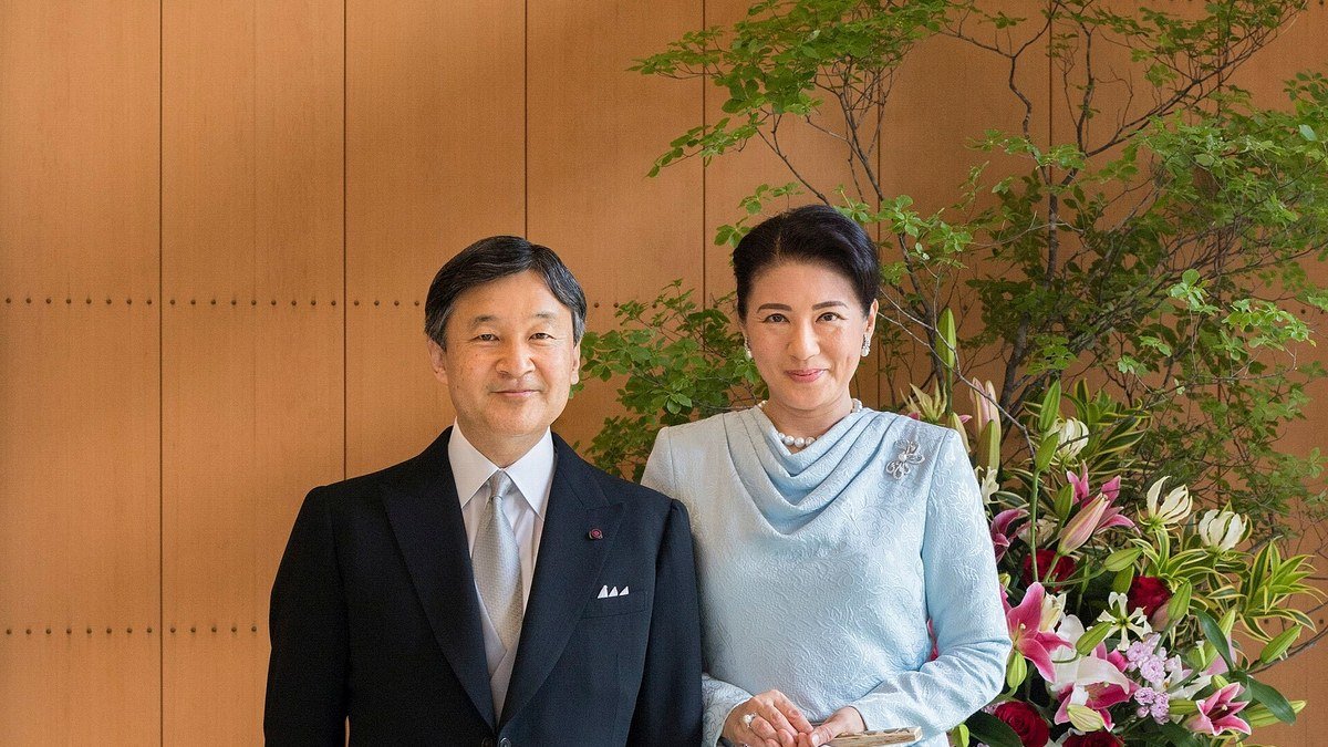 L’empereur Naruhito et l&rsquo;imperatrice Masako en visite au Parc Ghibli : le couple imperial qui a fait de l’emerveillement et de la simplicite une signature