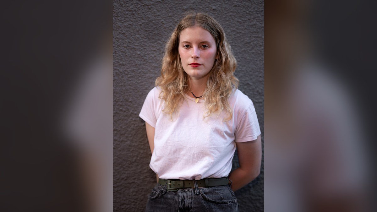 Paris Paloma dévoile son album « The Fatal Flaw » : la chanteuse qui a fait de la poésie et de l’imaginaire un art de vivre