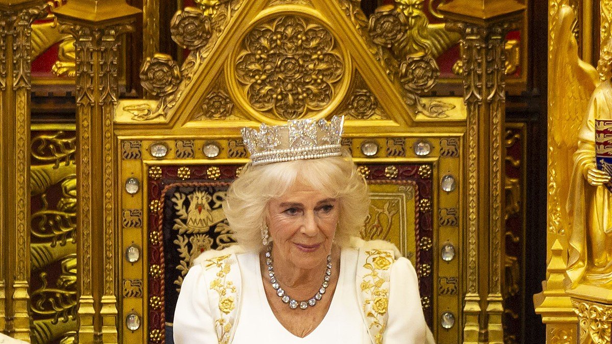 La reine Camilla accueille la tapisserie de Bayeux à Londres : la souveraine qui a fait de la culture et de la transmission un art de vivre