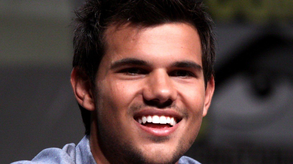 Taylor Lautner devient papa pour la première fois : l&rsquo;acteur de Twilight qui a fait de la tendresse et de la discrétion une signature