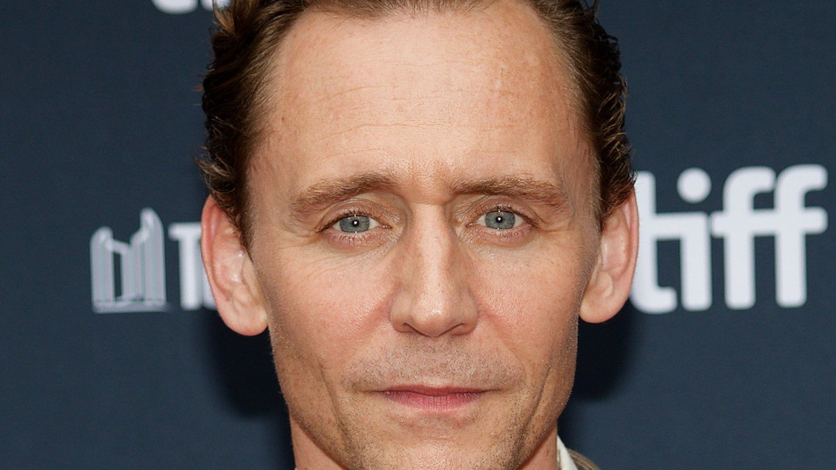 Tom Hiddleston reçoit le Golden Eye Award au Festival de Zurich : l&rsquo;acteur qui a fait de l&rsquo;exigence et de la générosité une signature