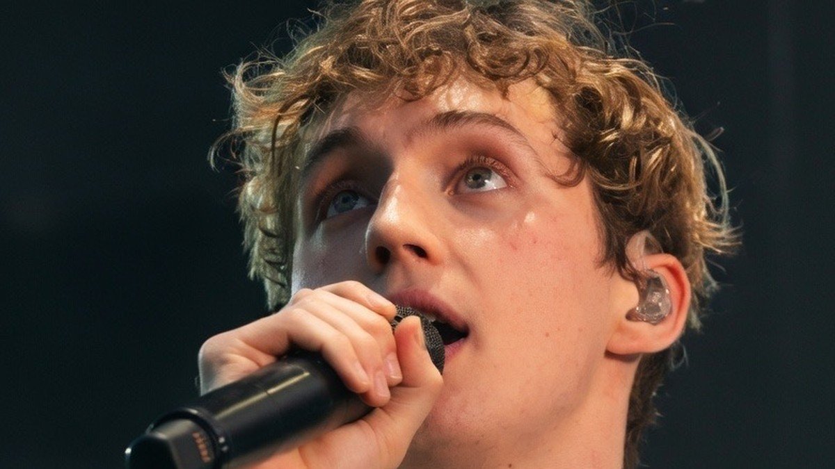 Troye Sivan dévoile « Party » avant l&rsquo;album « She&rsquo;s the Best » : le chanteur qui a fait de la douceur et de l&rsquo;audace une signature