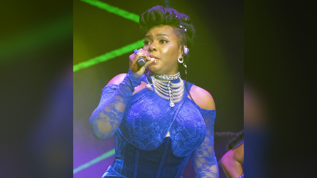 Yemi Alade dévoile « It’s Yemi Alade » : la star nigériane qui a fait de la fierté et de l’énergie une signature