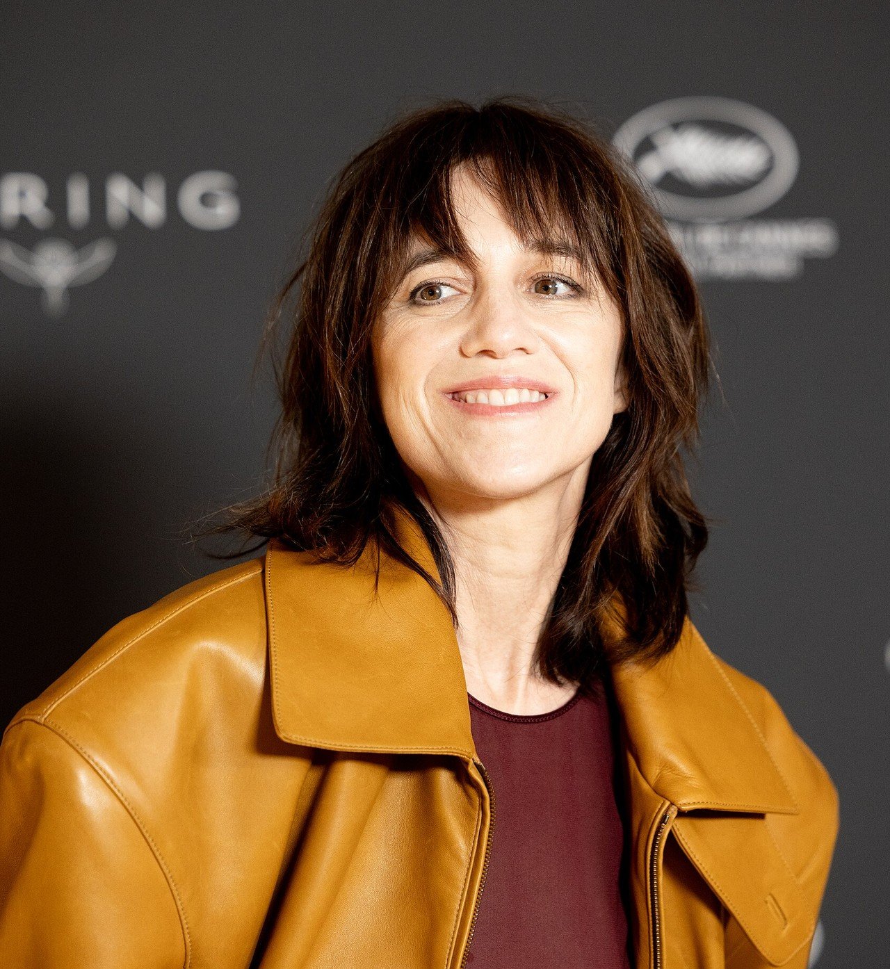 L'actrice Charlotte Gainsbourg, portrait souriant