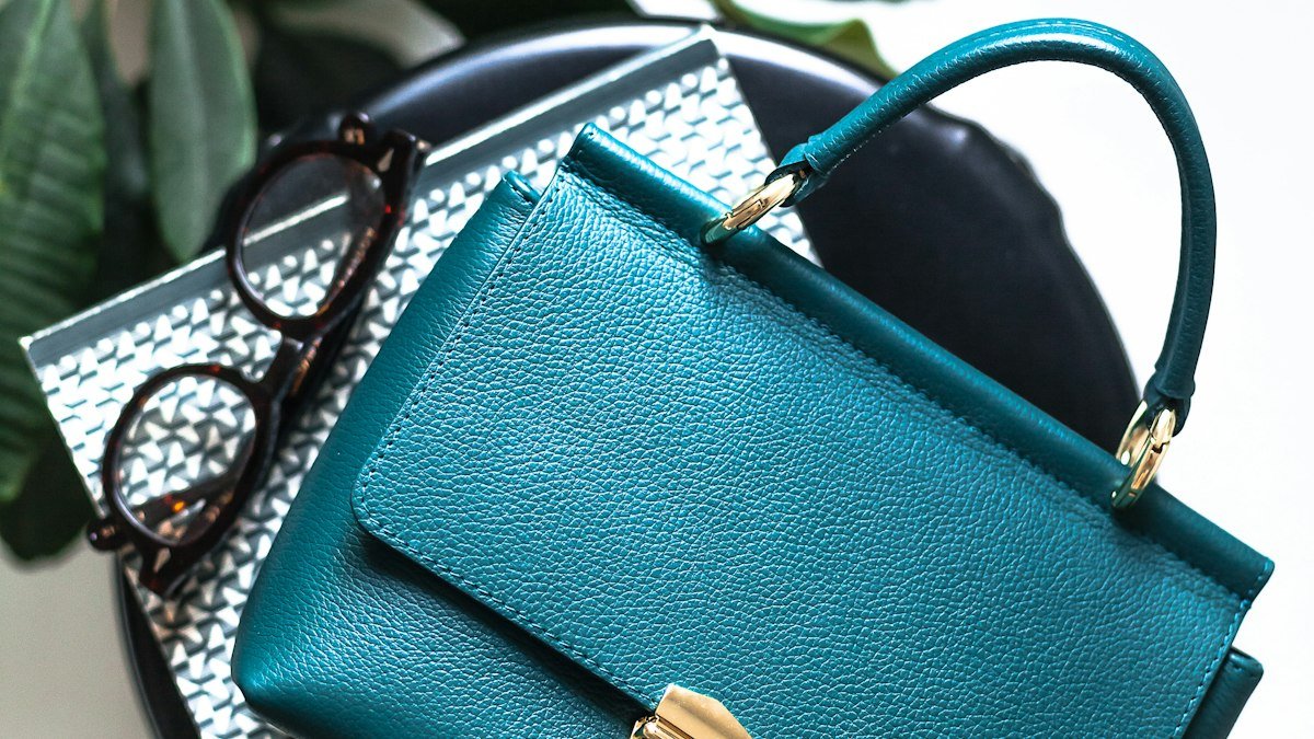 Bien choisir son sac à main : formats, matières et usages pour un achat durable