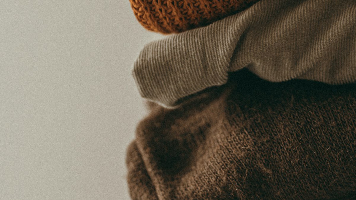 La maille de saison : bien choisir et porter ses pulls et gilets cet automne