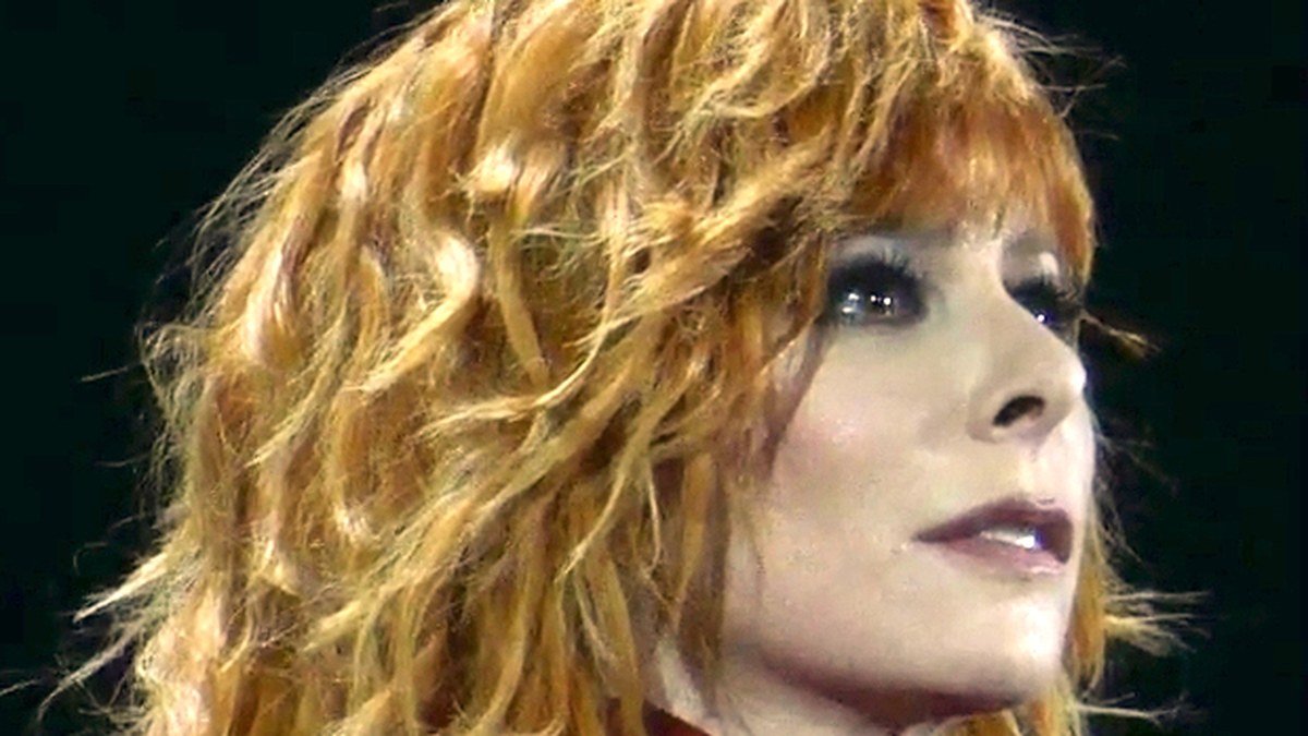 Mylène Farmer fait son grand retour avec l&rsquo;album « Égrégore » : l&rsquo;artiste qui a fait de la rareté et du mystère une signature