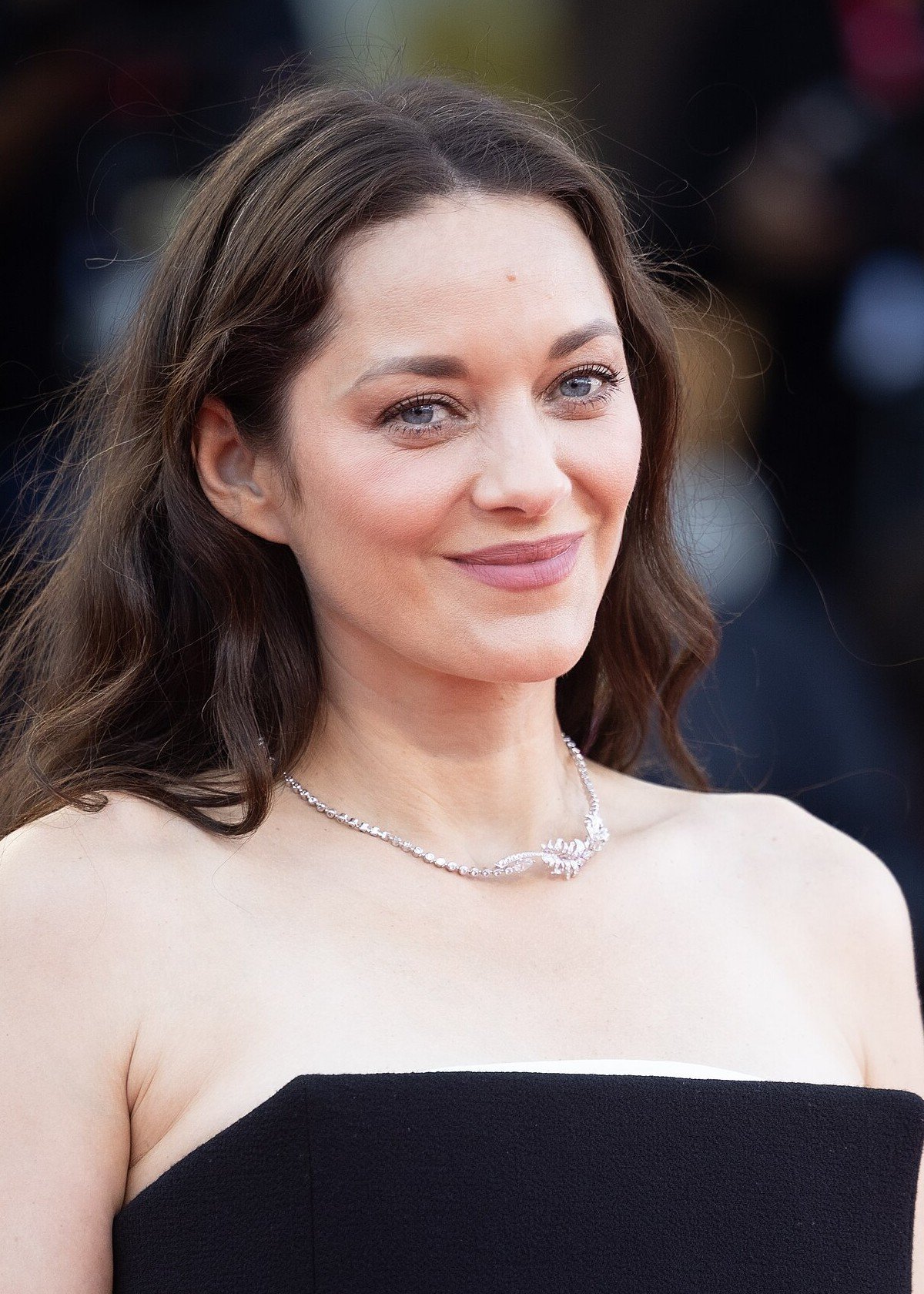 L'actrice Marion Cotillard, portrait souriant