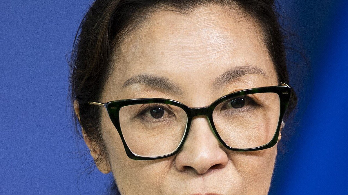 Michelle Yeoh sacrée « Asian Filmmaker of the Year » à l&rsquo;ouverture du Festival de Busan : l&rsquo;actrice qui a fait de la ténacité et de l&rsquo;élégance une signature