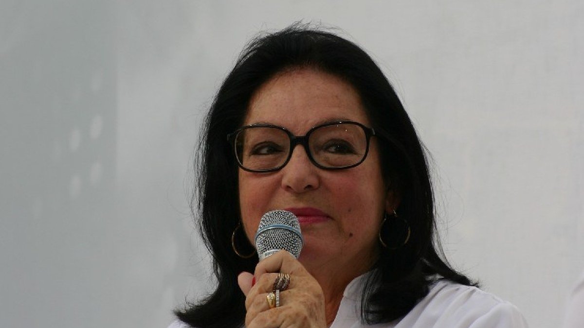 Nana Mouskouri reçoit l&rsquo;Ordre du Mérite allemand à quelques jours de ses 92 ans : la chanteuse qui a fait de la douceur et de l&rsquo;universalité une signature