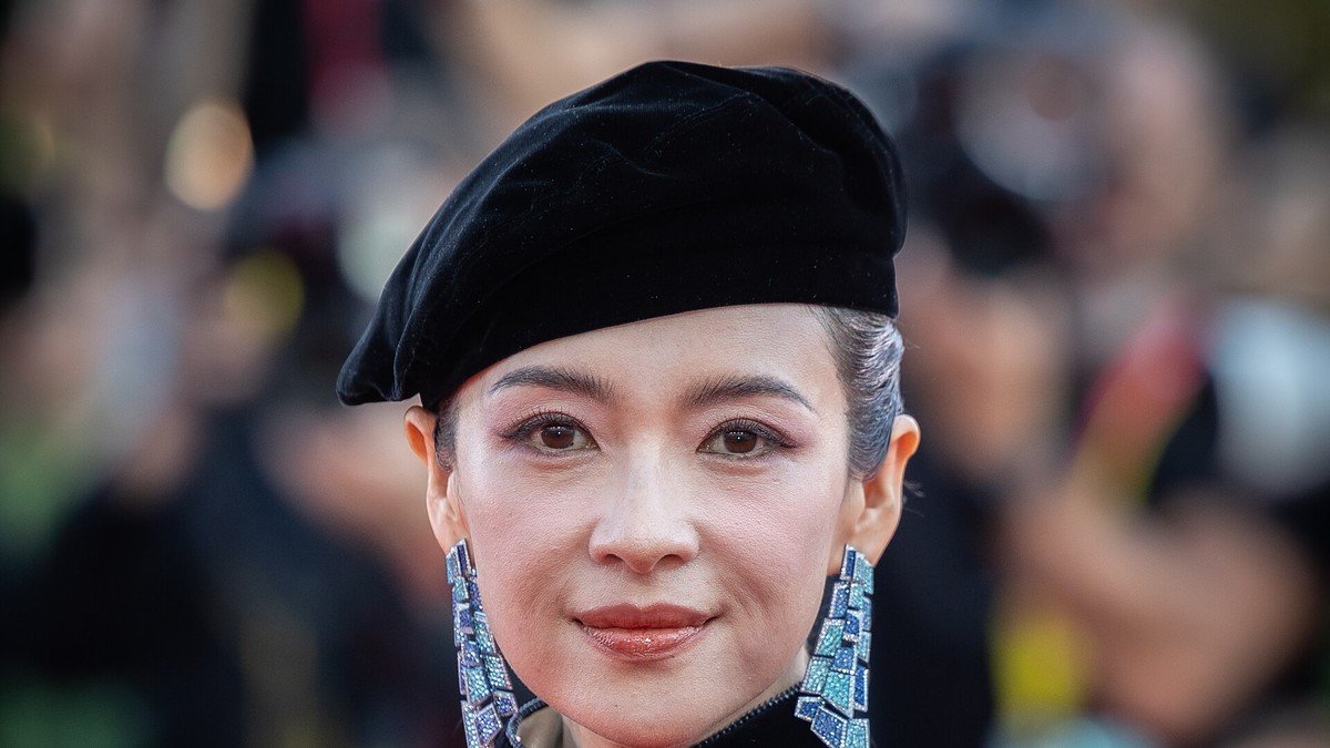 Zhang Ziyi accompagne la restauration de « Tigre et Dragon » au Festival Lumière : l&rsquo;actrice qui a fait de l&rsquo;élégance et de l&rsquo;intensité une signature